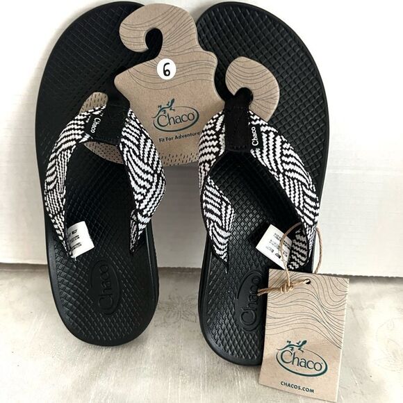 NWT Chaco Classic Flip Flop Everley Black/White Womens Sz 6 - Picture 1 of 5
